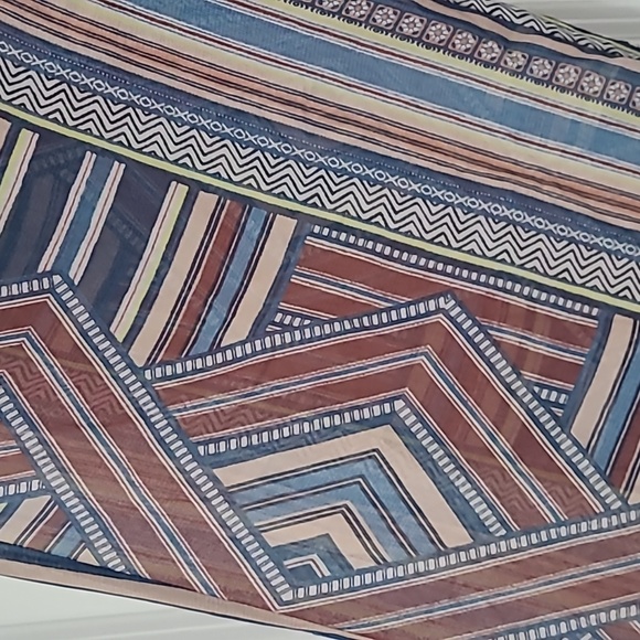 BCBG Maxazria - Picture 3 of 4